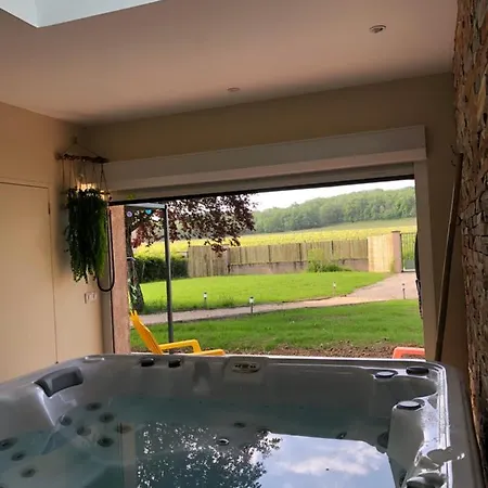 De Gabi Jacuzzi بيت للعطل